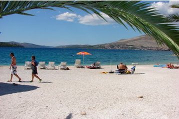 Hrvatska Privát Okrug Gornji, Eksterijer